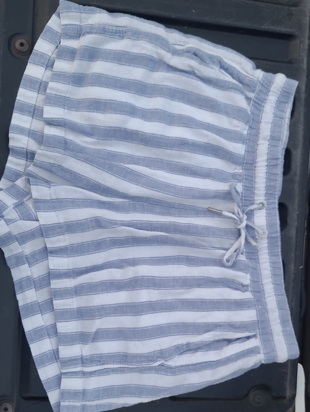 GAP Striped Blue and White Elastic Waist Women's Shorts Size Medium Lightweight